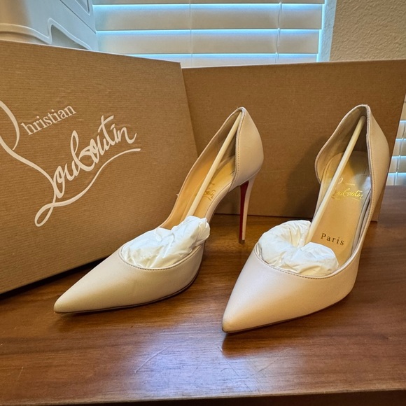 Christian Louboutin Ivory Sporty Kate Shoes with box, bag, & heel tab 35.5/US5.5 - Picture 1 of 14